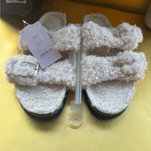 Auden Women's Cream Fuzzy Slippers
